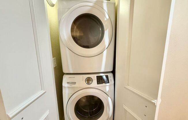 2 beds, 2 baths, $2,400, Unit # 206