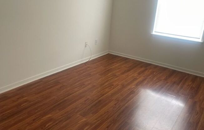 2 beds, 1 bath, $1,200