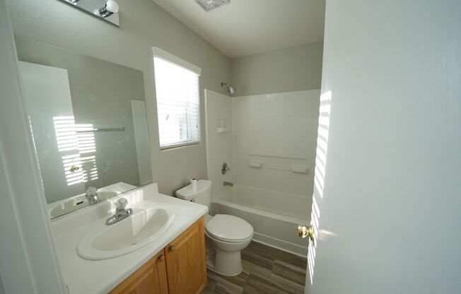 2 beds, 2 baths, $1,595, Unit Parcel #: 176-20-713-325