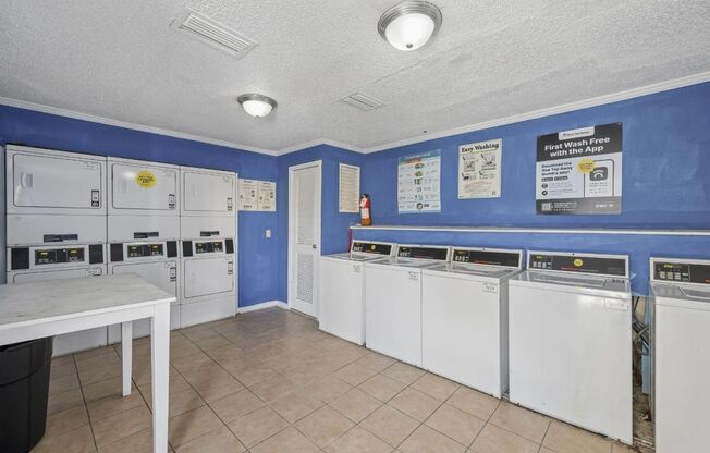 2 beds, 1 bath, $1,000, Unit 48