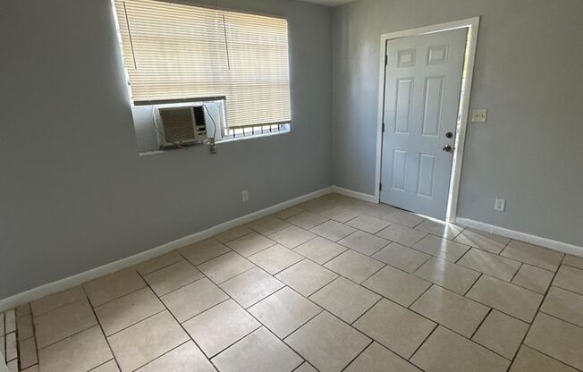 1614/1616 W 3rd St.