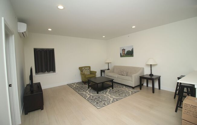 1 bed, 1 bath, $1,645, Unit Unit 2