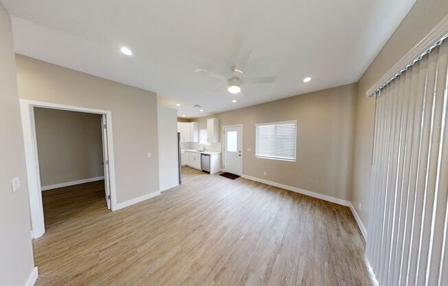 4BD/2BA, Private Yard!!