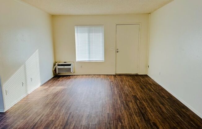 1 bed, 1 bath, 670 sqft, $1,895, Unit 1