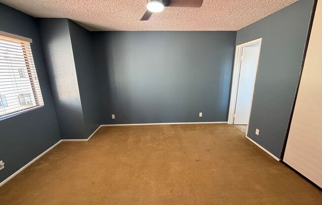 Spacious 3-Bedroom Townhome with Community Amenities in Canyon Country!