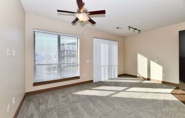 1 bed, 1 bath, 890 sqft, $1,399, Unit 881-405