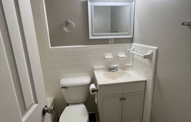2 beds, 1 bath, $825, Unit 21 - downstairs unit