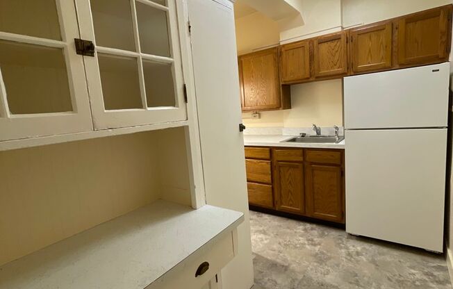 1 bed, 1 bath, 605 sqft, $1,195, Unit B-16