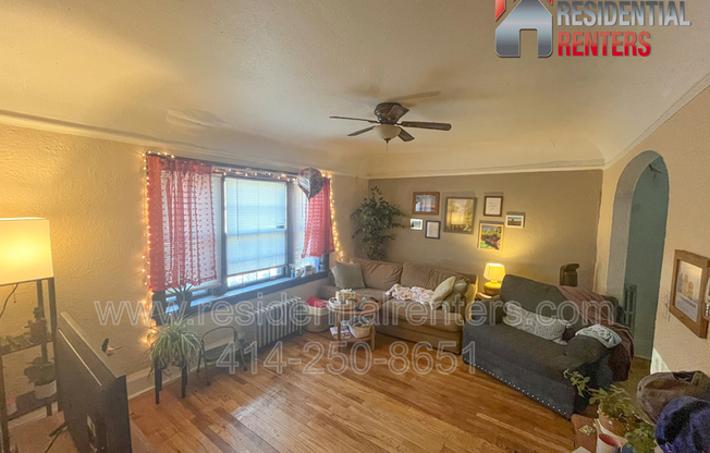 3047 S HOWELL AVE