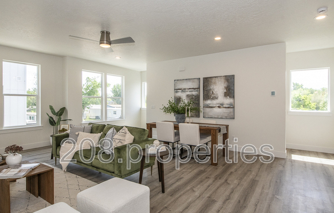 486 E VIOLETS CV LN