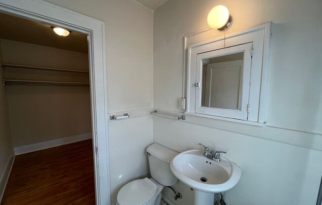 Studio, 1 bath, 450 sqft, $955, Unit 9