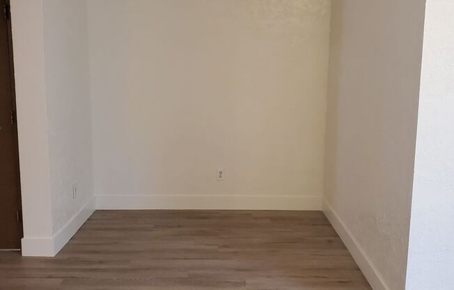 1 bed, 1 bath, $1,100, Unit C