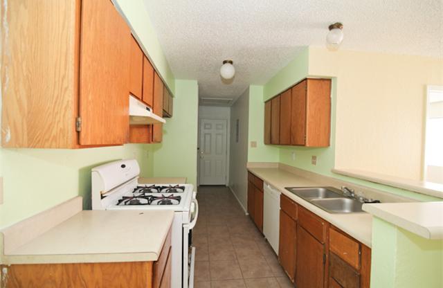 Spacious 3 Bedroom, 2 Bath Duplex in Prime North Austin Location!