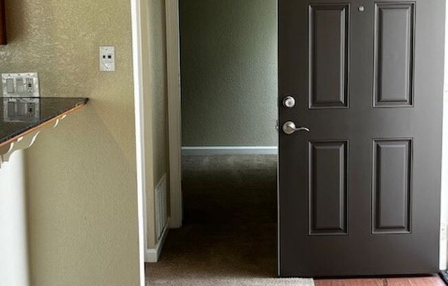 1 bed, 1 bath, 700 sqft, $1,700, Unit 238