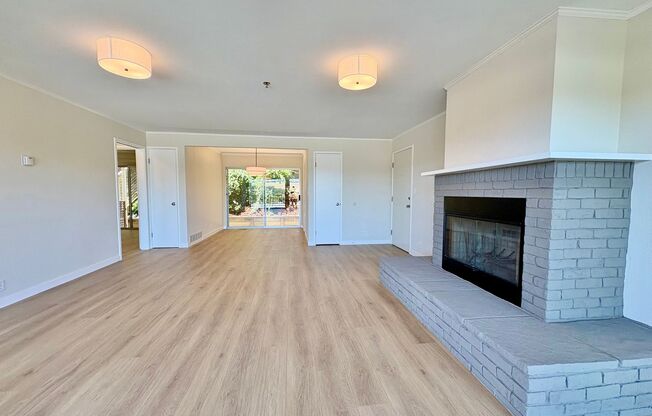 Beautiful 2bed/1bath Flat in Mill Valley with stunning views.