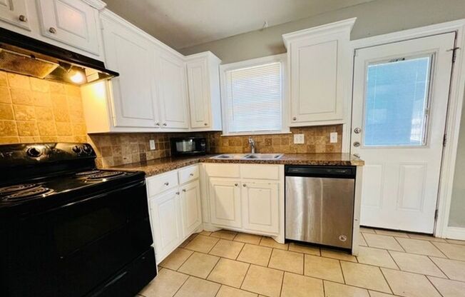 3 beds, 1 bath, $1,295