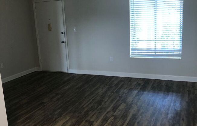 1 bed, 1 bath, 650 sqft, $1,299, Unit 17