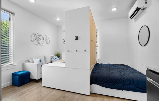 Studio, 1 bath, 327 sqft, $1,595, Unit #121