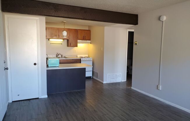 1 bed, 1 bath, $525, Unit Apt 10 - upstairs