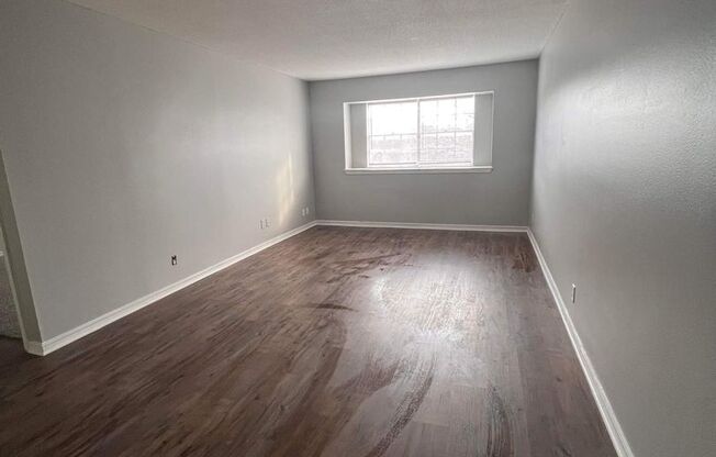 2 beds, 2 baths, 925 sqft, $1,300, Unit 203