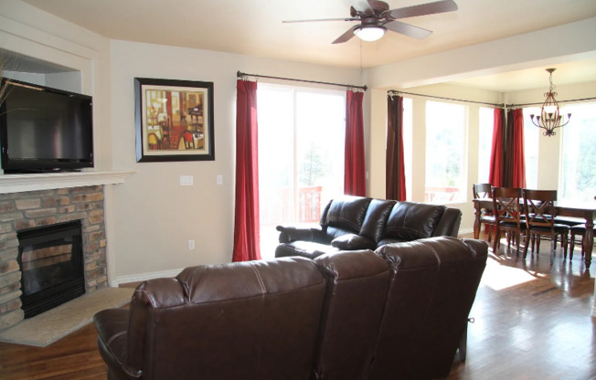 2424 SIERRA OAK DR