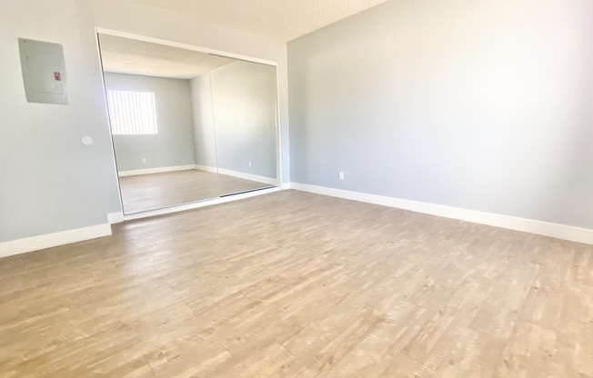 663 W 12 ST