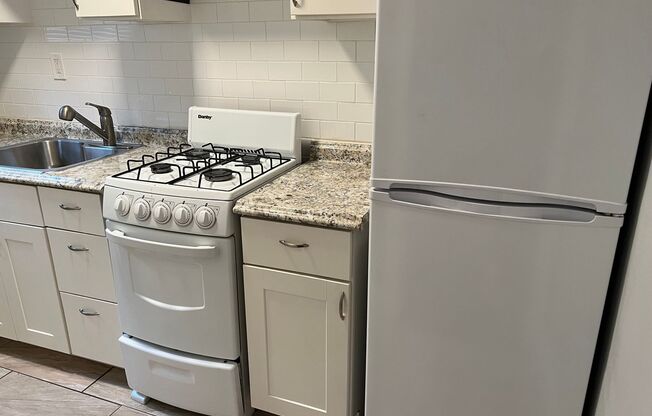 2 beds, 1 bath, 800 sqft, $1,520, Unit 6230 Fifth Ave. #A3-E