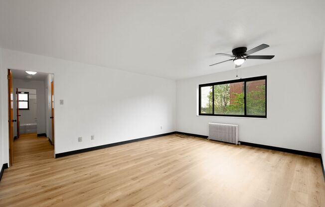 2 beds, 1 bath, 800 sqft, $475, Unit 2117 Brownsville Road - B22