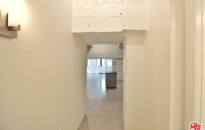 Studio, 1 bath, 930 sqft, $2,850, Unit M02