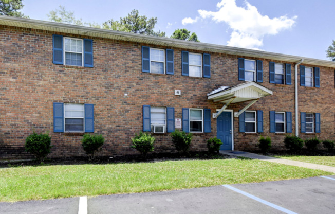 2 beds, 1 bath, $1,100, Unit 10D