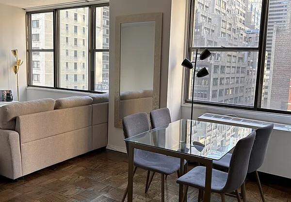 2 beds, 1 bath, 900 sqft, $5,400, Unit 9E