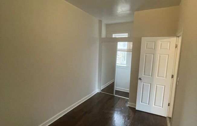 3 beds, 2 baths, $1,600, Unit Unit #1R