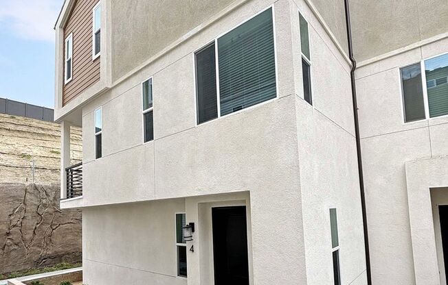 Spacious 3‑Bedroom, 3‑Bathroom Townhome in Chula Vista