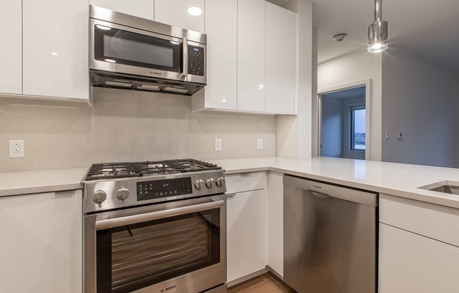 2 beds, 2 baths, 1,075 sqft, $4,800, Unit 513