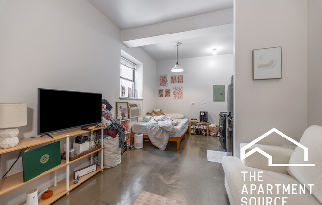 1136 W WILSON AVE