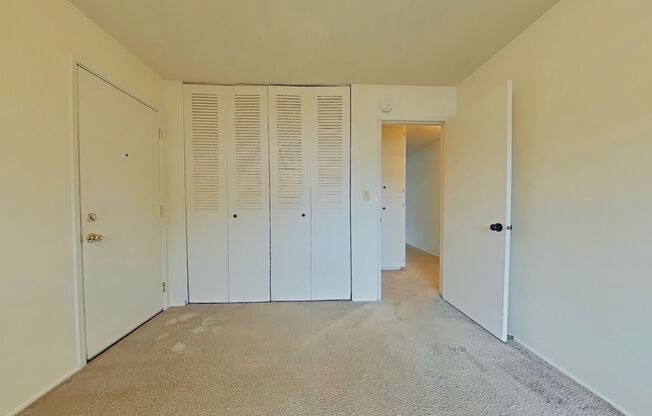 2 Bedroom Apartment ~ Close to Campus ~ Cat Friendly