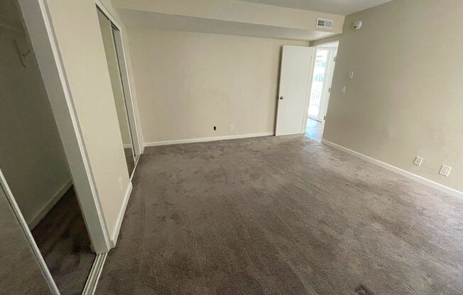 3 beds, 2 baths, $3,295, Unit 201