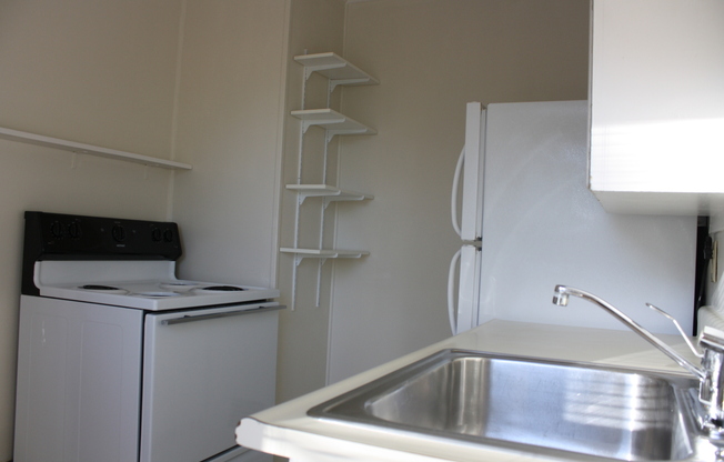 2 beds, 1 bath, $1,400, Unit 1334