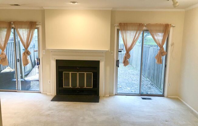 Spacious 2 Bedroom & Den EOG Townhome in Ellicott City!