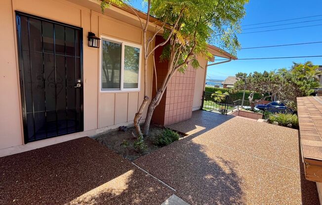4 Bedroom 2.5 Bathroom Home, Newly renovated Modern finishes Bay and ocean water views Open layout