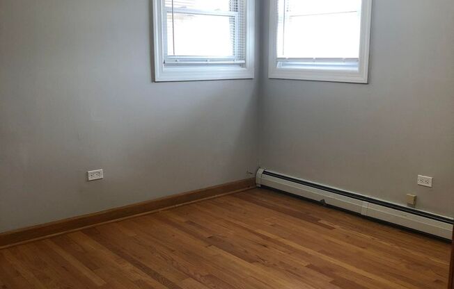 2 beds, 1 bath, 900 sqft, $1,450, Unit 1E