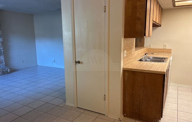 2 beds, 1.5 baths, $895, Unit 4101 Water St Unit A