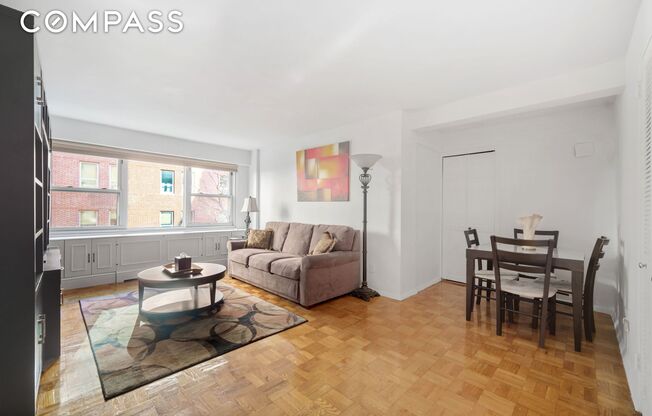 210 E 63 ST
