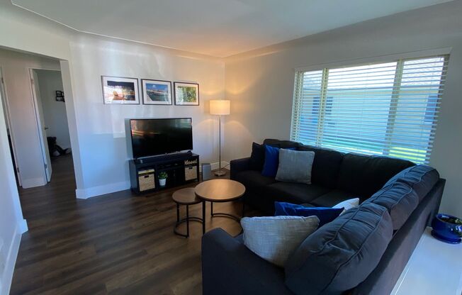 2 beds, 1 bath, $2,395