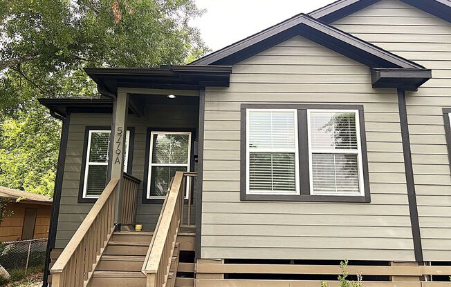 Like new and not far from downtown & med center