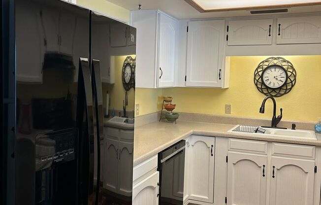 Gated 2 bed 2 bath condo with Gold Course Views