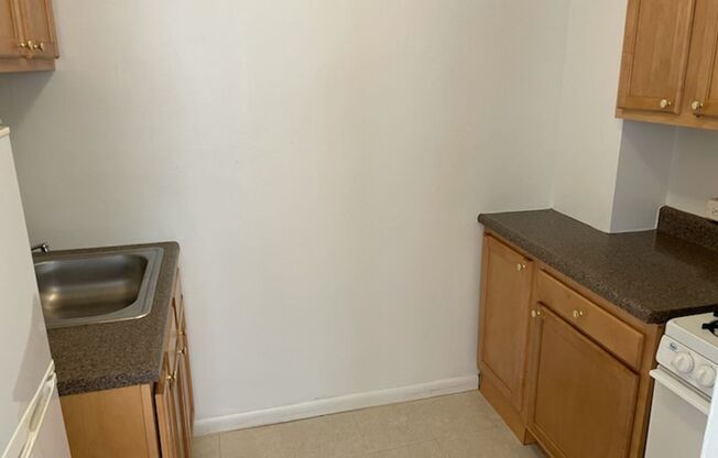 Studio, 1 bath, 467 sqft, $1,250, Unit King Edward Annex 24