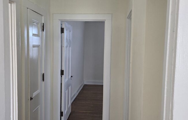 2 beds, 1 bath, 840 sqft, $1,200, Unit 4D