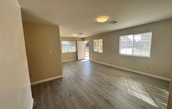 3 beds, 2 baths, 1,300 sqft, $1,495, Unit 438 Willow Dr - B