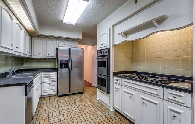 2 beds, 2 baths, $1,895, Unit # 600E